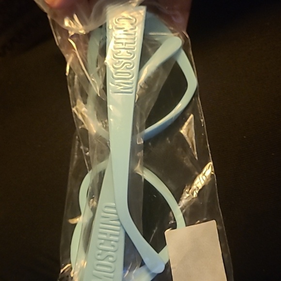 NWOT MOSCHINO HEARTS SUN GLASSES - Picture 4 of 5